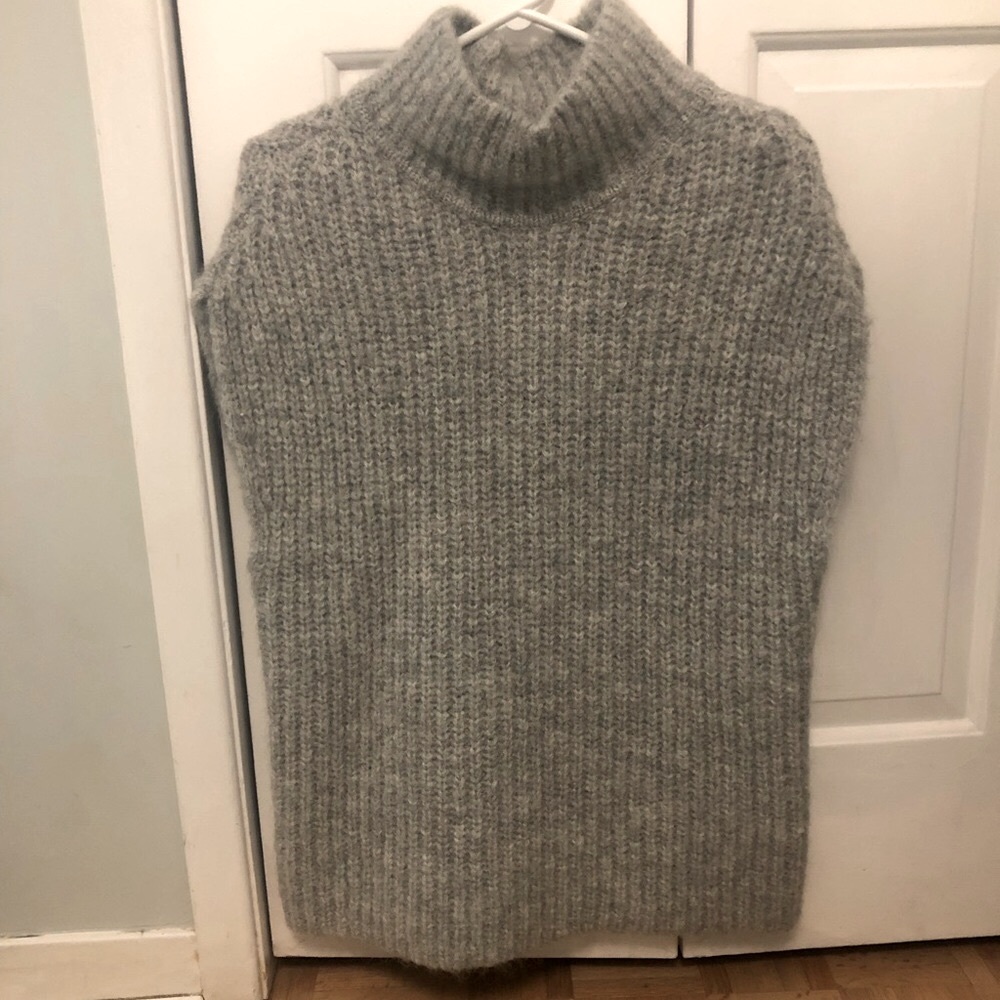 *NWOT* YAYA sleeveless sweater